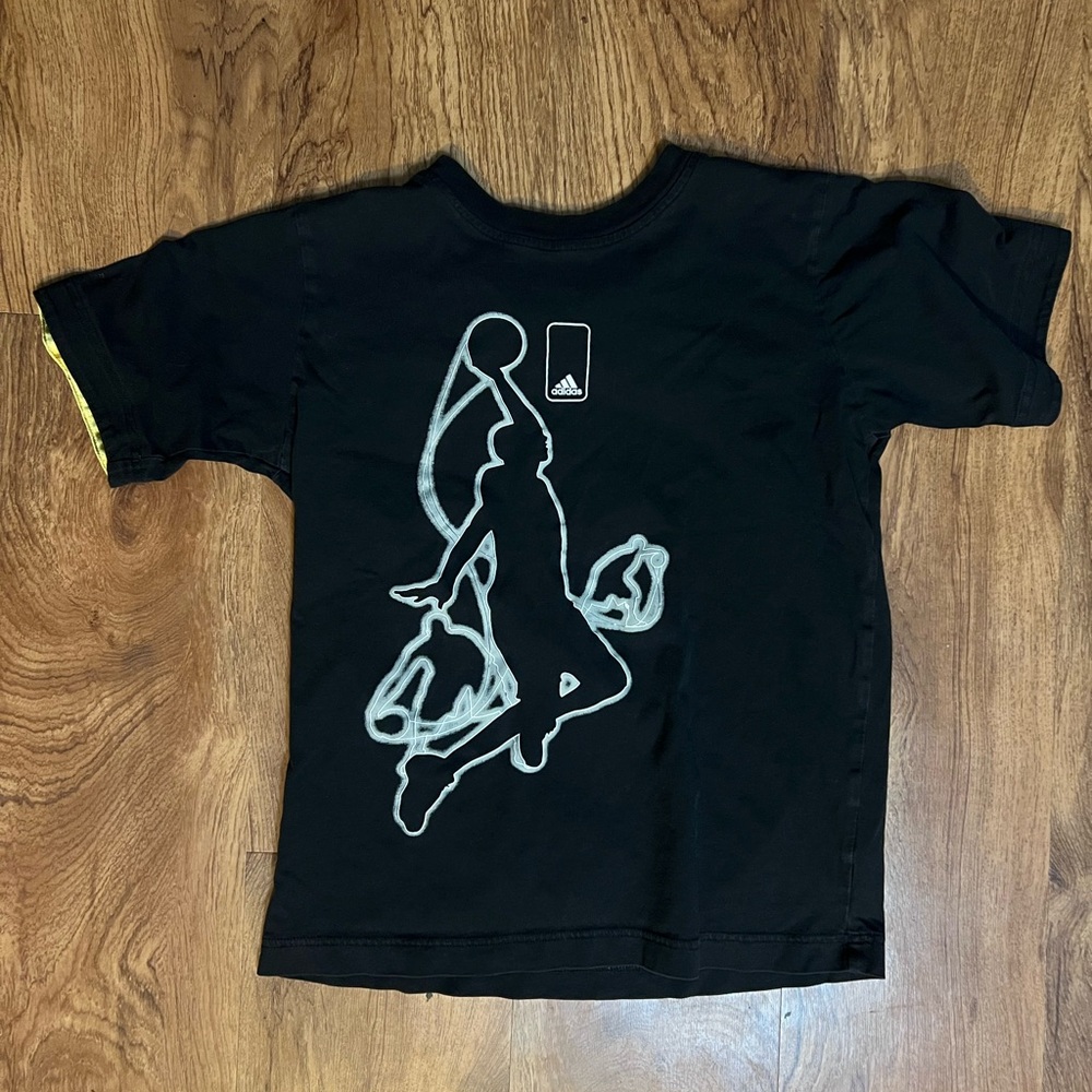 Adidas youth boys basketball tee. Measurements are- W-16” and L-22”